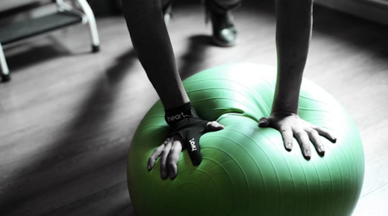 Heart up smart glove