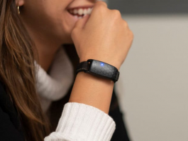 This Wristband Could Help You Manage Your Emotions and Tell Your Friends How You’re Feeling Upmood wristband emotions