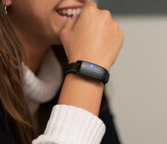 This Wristband Could Help You Manage Your Emotions and Tell Your Friends How You’re Feeling Upmood wristband emotions