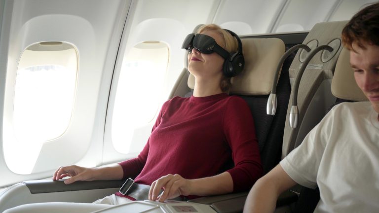 Alaska Airlines Adds Virtual Reality to In-Flight Entertainment to Make Long Flights More Bearable