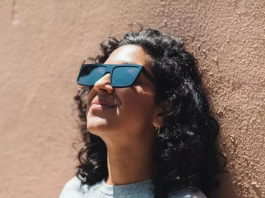 These Smartglasses Block Out Screens Around You When You Put Them On