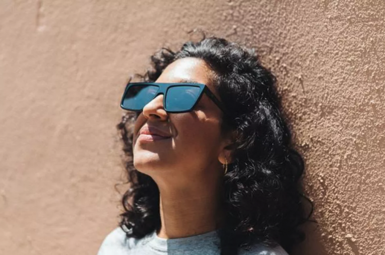 These Smartglasses Block Out Screens Around You When You Put Them On