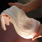 Smart Fabric Automatically Cools or Insulates Depending on Conditions Automatic insulating fabric