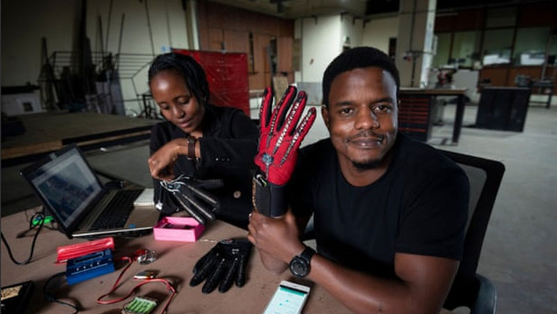 Smart Gloves Interpret Sign Language