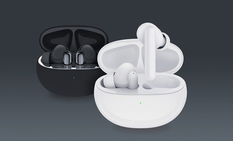 TCL wearable display and earbuds at CES 2021