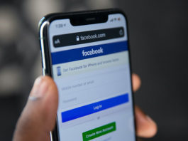 Facebook is Reportedly Working On a Smartwatch With Focus on Messaging and Health Facebook developing smartwatch