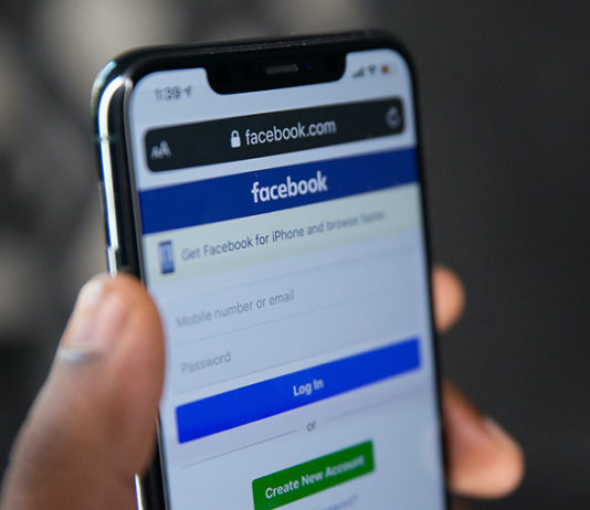 Facebook is Reportedly Working On a Smartwatch With Focus on Messaging and Health Facebook developing smartwatch