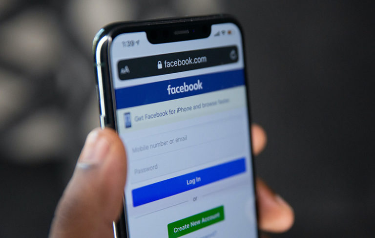 Facebook developing smartwatch